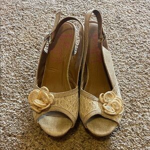 Women’s Beige Slingback Peep-Toe Wedge Sandals with Floral Accent